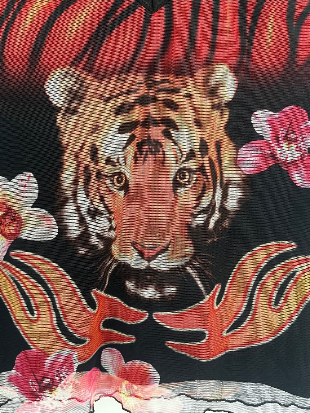 XOXO Black & Red Tiger Graphic V-Neck Tank - Picture 6 of 7